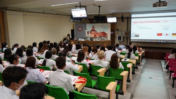 LCI welcomes freshmen to campus for the first time in post-COVID era