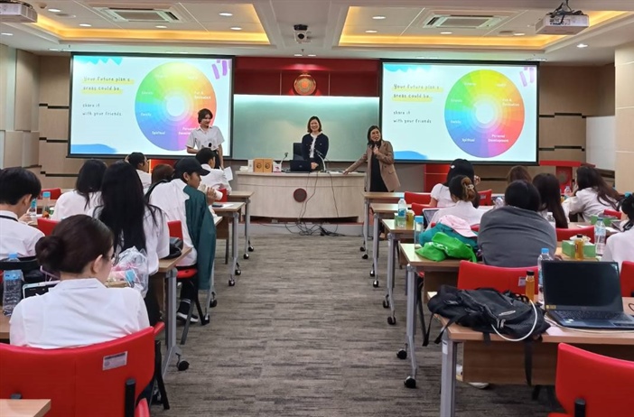 LCC Program Conducts Career Preparation Workshops for Fourth-Year Students